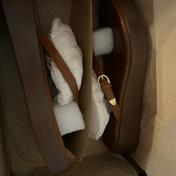 FRYE Maya Buckle Thong Sandals,  Cinnamon Brown, NIB, Size 9 - Picture 9 of 9